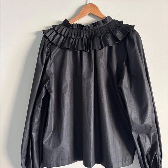 Röhe Black Pleated-Trim blouse, size 8/10(Euro 42), preowned and great condition - Picture 3 of 5